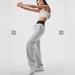 NWT ALO Yoga Accolade Sweatpant Straight Leg